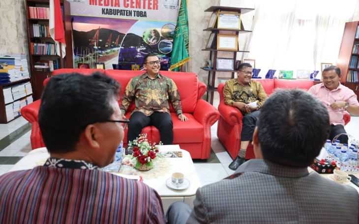 Pjs Bupati Toba Dukung Tim Pesparawi Toba untuk Berlaga di Ajang Nasional 2025