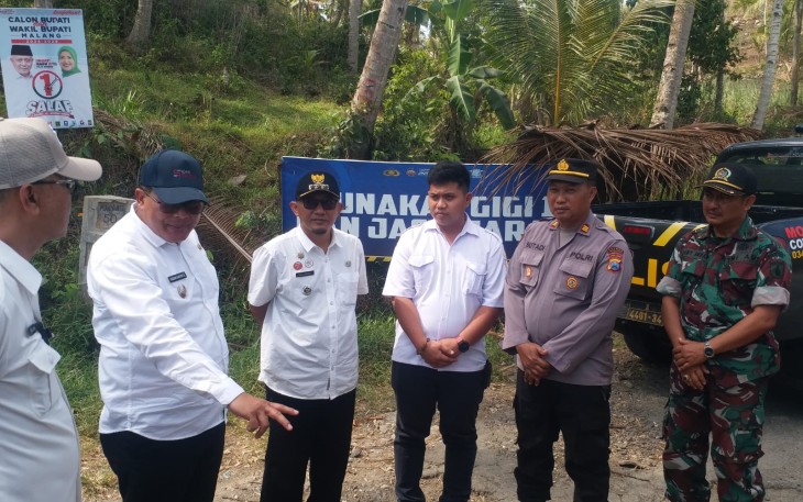 Plt Bupati Malang Kunjungi Proyek Jalan di Malang Selatan.
