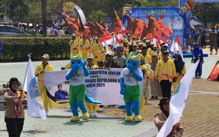 Kontingen Bintan Tampil Percaya Diri Saat Defile Pembukaan Popda IX Kepri