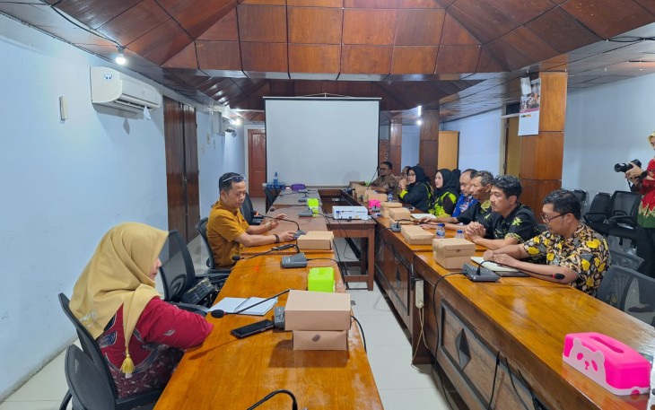 BAPEMPERDA DPRD Blora bersama dinas terkait saat rapat pembahasan review Perda no 5 tahun 2021 tentang RTRW