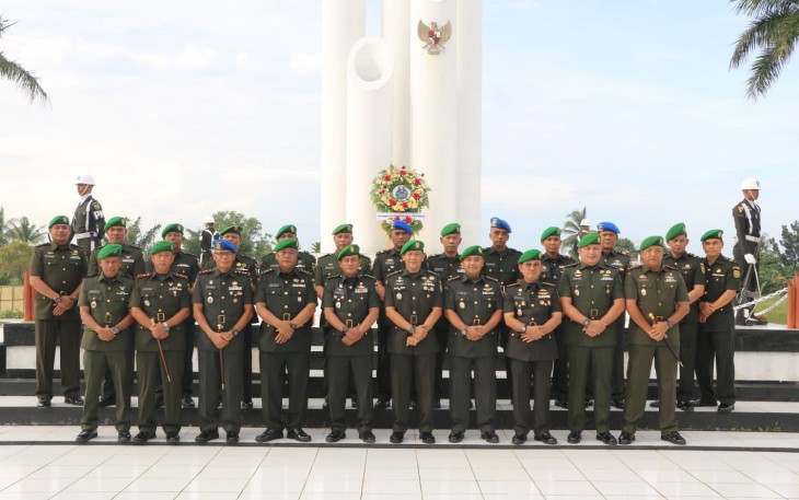 Korem 041/Gamas Gelar Ziarah di Makam Pahlawan