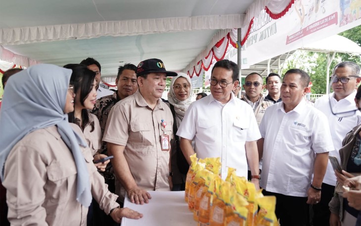 Menteri Perdagangan, Budi Santoso kunjungi Gerakan Pangan Murah (GPM) di Lapangan Tikala Sparta, Manado, Sulawesi Utara, Jumat (13/12/2024)