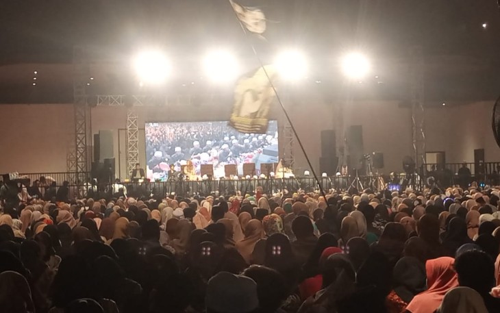 Acara Doa dan Sholawat Ibu Pertiwi bersama Habib Zaidan bin Yahya, yang digelar relawan Garda Pendowo di Gedung Kebudayaan Karanganyar, Selasa (30/1/2024) malam.