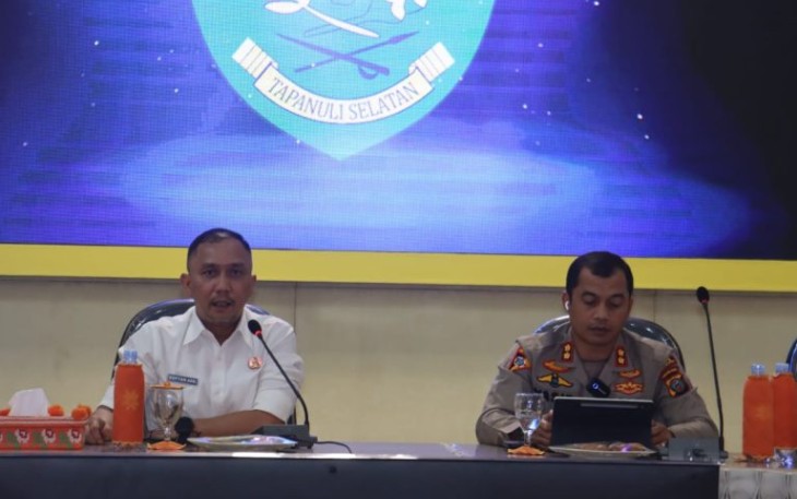 Sekda Kab. Tapsel Sofyan Adil, SP., MM, saat memimpin mediasi Koperasi Tondi Bersama dan PT. SKL.