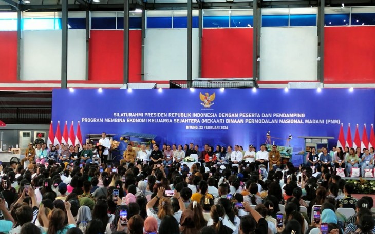 Presiden RI, Ir. Joko Widodo saat saat gelar silahturahmi bersama peserta Program Mekaar Binaan PNM