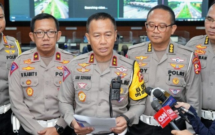 Kakorlantas Polri Irjen Pol Aan Suhanan sat memberikan keterangan pers di Jakarta, Jum'at (12/4)