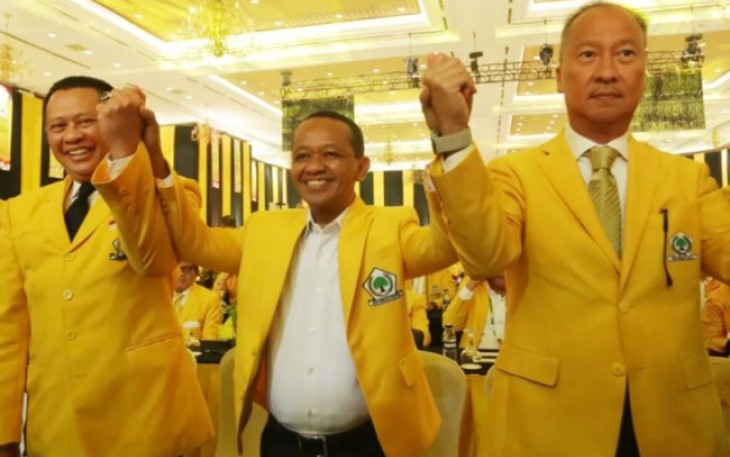 Bahlil Lahadalia (tengah) Ketua Umum Partai Golkar 
