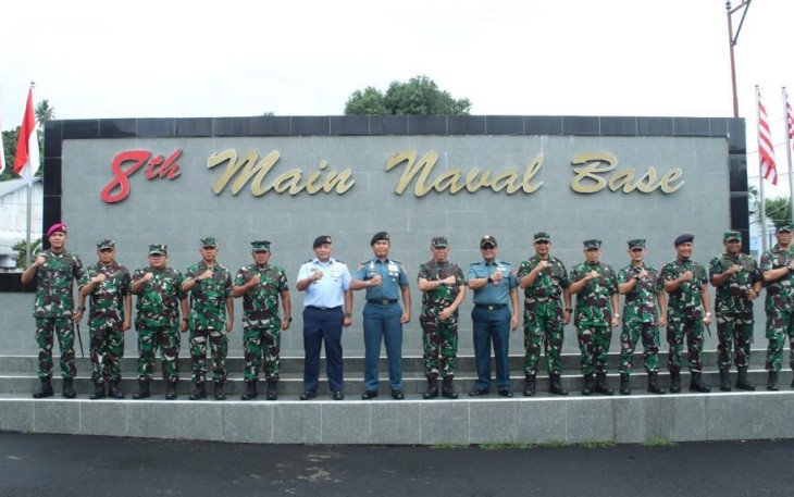 Komandan Lanudal Manado saat Dampingi Danlantamal VIII Terima Kunjungan Irjen TNI