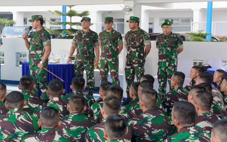 Danrem 121/ABW saat Dampingi Pangdam Tanjungpura Lepas Satgas Yonif 642/Kapuas