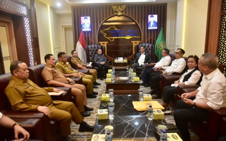 Penjabat (Pj) Gubernur Sumatera Selatan (Sumsel) Agus Fatoni meminta jajaran pengurus Komite Olahraga Nasional Indonesia (KONI) Sumsel mempersiapkan bibit-bibit atlet berprestasi