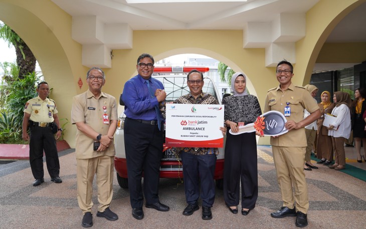 Bank Jatim Serahkan CSR Ambulance Kepada RSUD Haji Provinsi Jawa Timur
