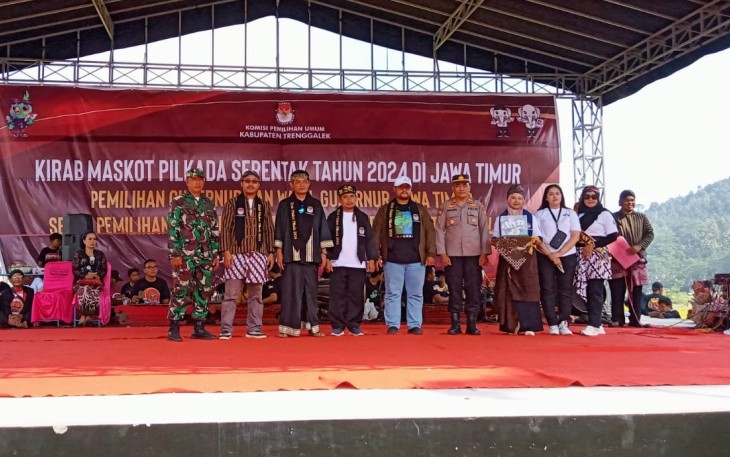Danramil 0806-12/Munjungan dan Forkopimcam Meriahkan Kirab Maskot Pilkada 2024