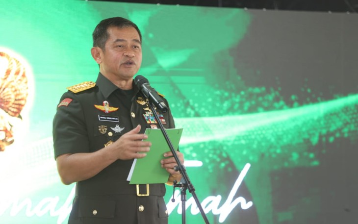 Kasad saat memimpin Sertijab Danseskoad dari Mayjen TNI I Ketut Duara, S.E., M.Tr. (Han) kepada Mayjen TNI Agus Prangarso, S.Sos.