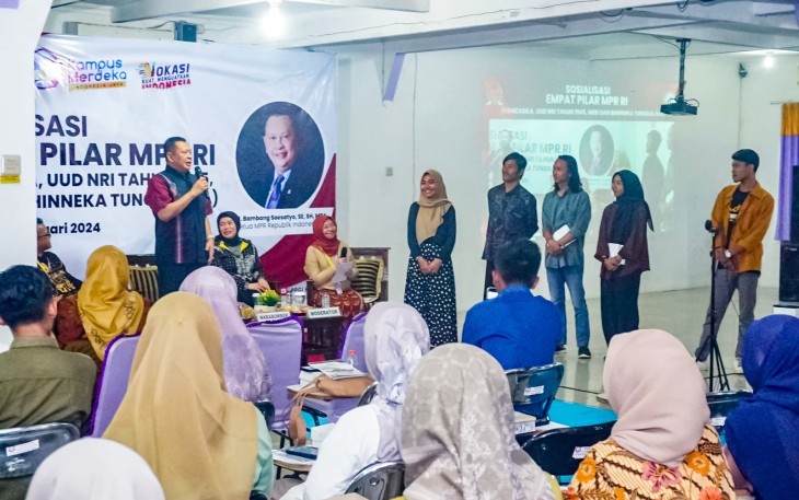 Ketua MPR RI sekaligus Wakil Ketua Umum Partai Golkar Bambang Soesatyo dalam Sosialisasi Empat Pilar MPR RI di Politeknik Piksi Ganesha Indonesia Kebumen Jawa Tengah, Kamis (18/1/2024)