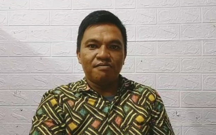 Dr.  Muzakir,  S.E., M.Si selaku  Akademisi Fakultas Ekonomi dan Bisnis Universitas Tadulako