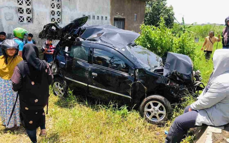 Kondisi mobil ringsek, pasca tertabrak kereta api di Jalan Soneta, Dusun Sonotengah, Desa Kebonagung, Kecamatan Pakisaji, Kabupaten Malang, Minggu (18/2/3024) pukul 09.52 WIB. 