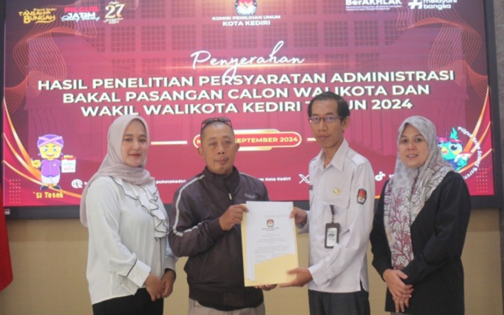 KPU Kota Kediri Serahkan Berita Acara Penelitian Persyaratan Administrasi Paslon Walikota dan Wakil Walikota 