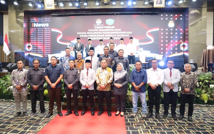 Debat publik pertama yang digelar KPU Kota Padangsidimpuan di Hall Hotel Grand Mercure, Medan, Kamis (24/10/2024)