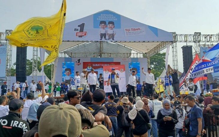 Kampanye akbar Ilyas - Tri Haryadi dan konser musik bertajuk "Nyawiji Dadi Siji", di Alun-alun Karanganyar, Kamis (21/11/2024)