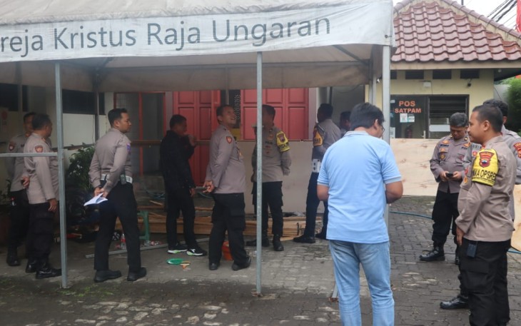  Wakapolres Semarang Kompol Fandy Setiawan bersama sejumlah PJU melakukan pengecekan Pos Pengamanan Natal dan Tahun Baru