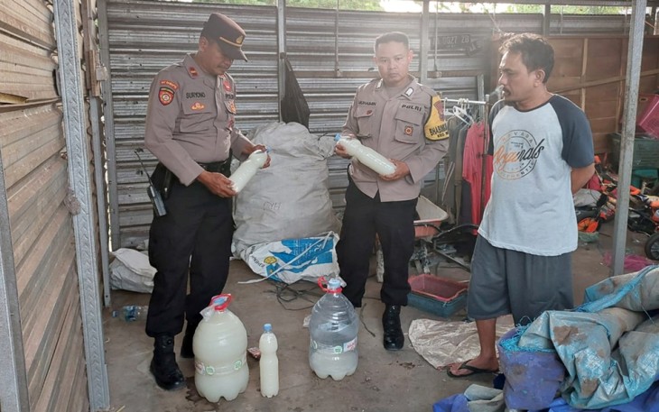 Tim Patroli KRYD Polsek Muntilan Sita Puluhan Liter Tuak