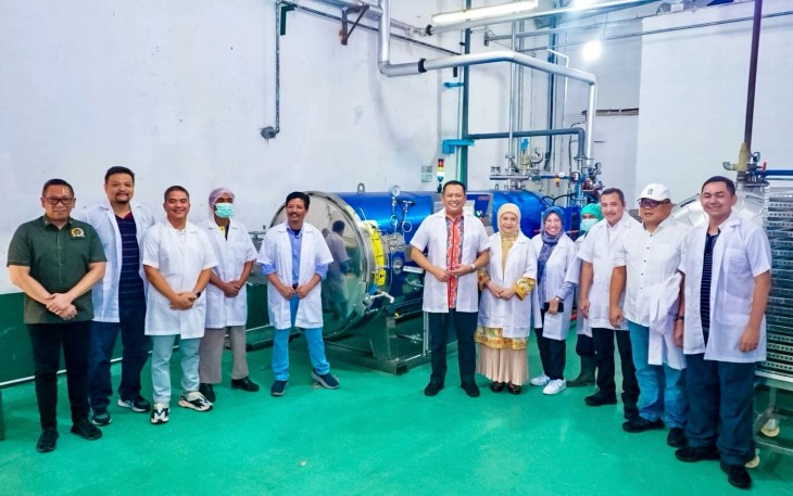 Bamsoet usai menerima perwakilan Singapore Food Industry, dalam kunjungannya di hari ke-6 di Dapil-7 Jawa Tengah di pabrik PT BAMS, di Banjarnegara, Selasa (23/1/24).
