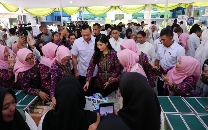 ementerian Agraria dan Tata Ruang/Badan Pertanahan Nasional (ATR/BPN) menggelar Bazar Ramadan di lapangan Kementerian ATR/BPN, Rabu (03/04/2024)