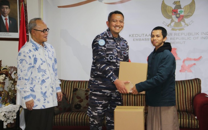 Satgas MTF TNI XXVIII-O UNIFIL mengikuti kegiatan Nuzulul Qur’an 1445 H yang diadakan oleh Kedutaan Besar Republik Indonesia (KBRI) Beirut, Lebanon pada Senin (01/04/2024).
