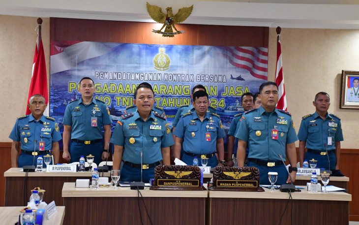 Komando Pusat Penerbangan TNl Angkatan Laut (Danpuspenerbal), Laksda TNl Sisyani Jaffar mengikuti Acara Penandatanganan Kontrak Bersama Pengadaan Barang dan Jasa (Barjas) Unit Organisasi TNI Angkatan Laut (UO TNI AL) Tahun 2024 di Rupat Gedung R. Kasenda, Mako Puspenerbal, Juanda, Senin (22/1/2024)