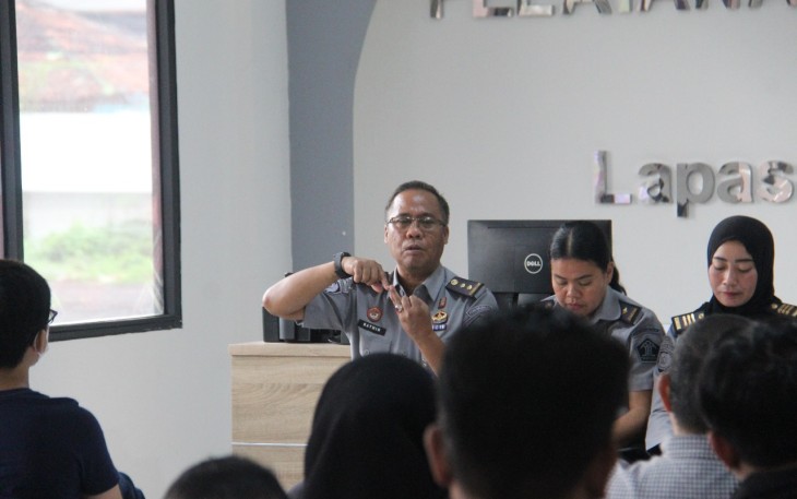 Lapas Kelas IIA Tangerang Kantor Wilayah Kemenkumham Banten saat Sosialisasi dan juga internalisasi kepada Masyarakat yang merupakan Pengunjung Warga Binaan Pemasyarakatan, pada Selasa (9/7). 