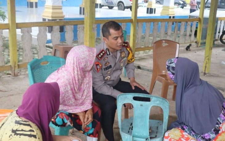 Guna bisa dengar langsung curhatan masyarakatnya, Kapolres Tapanuli Selatan (Tapsel), AKBP Yasir Ahmadi, SIK, MH, duduk bersama “Emak-emak”, pada Selasa (9/1/2024)
