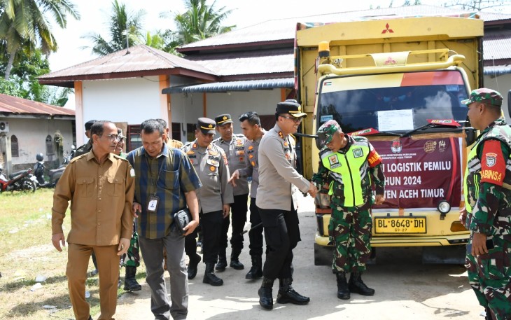 Komisi Independen Pemilihan (KIP) Kabupaten Aceh Timur hari ini mendistribusikan Logsitik Pemilu 2024 ke Panitia Pemilihan Kecamatan (PPK) Peureulak, ini pendistribusian untuk yang terakhir kali. Dimana sejak hari Minggu, (11/02/2024) KIP Aceh Timur telah mendistribusikan ke sejumlah PPK di wilayah Kabupaten Aceh Timur