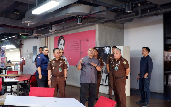 Kapuspenkum Dr Harli Siregar Sambangi Dapur Redaksi Media Tempo 