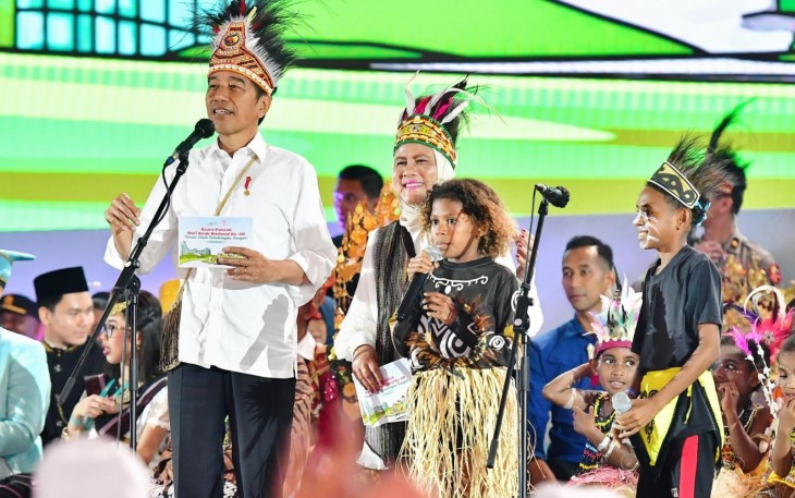 Presiden RI Joko Widodo pada acara puncak peringatan Hari Anak Nasional (HAN) ke-40 yang mengusung tema "Suara Anak Membangun Bangsa", bertempat di Istora Papua Bangkit, Kabupaten Jayapura, Provinsi Papua, Selasa (23/7/2024)