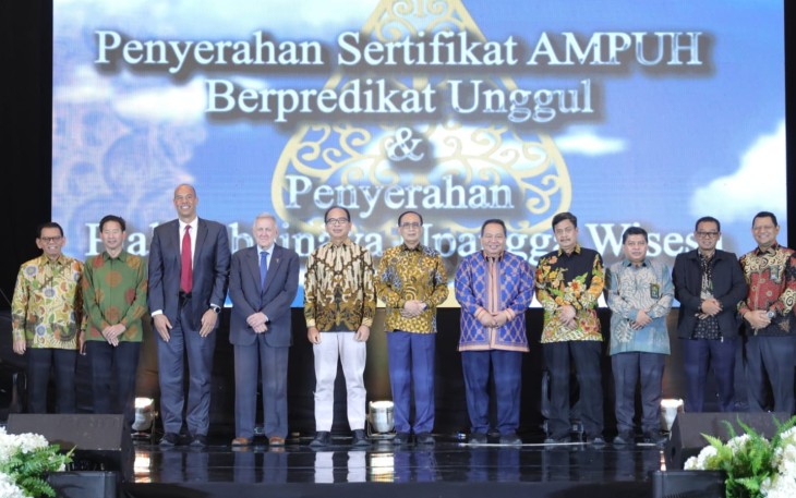 Ketua MA Serahkan Piala Abhinaya Upangga Wisesa Tahun 2024
