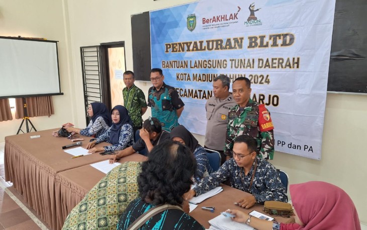 Babinsa Kelurahan Oro-oro Ombo Dampingi Penyerahan BLTD kepada 200 Warga