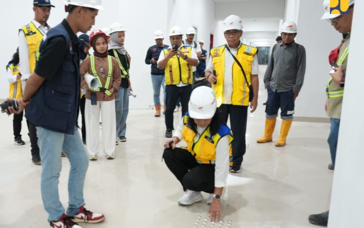Wakil Menteri Pekerjaan Umum (PU) Diana Kusumastuti meninjau pembangunan Paralympic Training Center di Kabupaten Karanganyar, Jawa Tengah, Sabtu (21/12/2024)