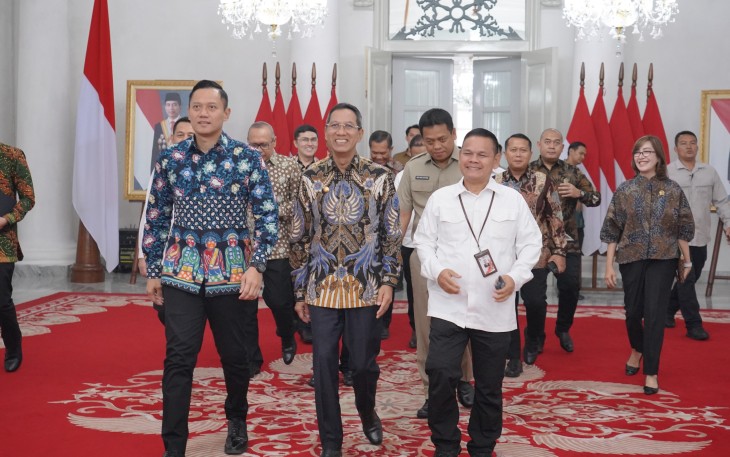 Menteri Agraria dan Tata Ruang/Kepala Badan Pertanahan Nasional (ATR/BPN), Agus Harimurti Yudhoyono (AHY) mendeklarasikan Kota Administrasi Jakarta Selatan sebagai Kota Lengkap di Balai Kota DKI Jakarta pada Selasa (02/04/2024)
