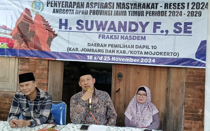 Anggota Fraksi Nasdem DPRD Jawa Timur Suwandy Firdaus menerima sejumlah keluhan warga saat reses di desa Sampang Agung, Kecamatan Kutorejo, Kabupaten Mojokerto