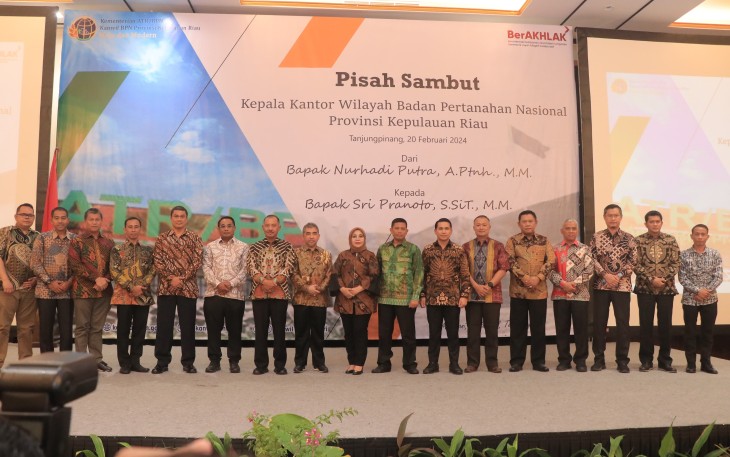 Wakil Bupati Bintan Ahdi Muqsith menghadiri acara pisah sambut Kepala Kantor Wilayah Badan Pertanahan Nasional Provinsi Kepulauan Riau bersama Ketua Gerakan Organisasi Wanita (GOW) Bintan, Selasa malam (20/02) di Trans Convention Center Tanjungpinang