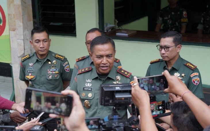 Pangdam IX/Udayana saat diwawancarai awak media