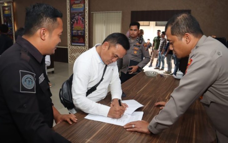 Anggota DPRD Tapanuli Selatan (Tapsel), Andes Mar Siregar, menunjukkan komitmennya dalam memperjuangkan keadilan bagi karyawan PT. Sinar Avanoska Emas (SAE) dalam penyelesaian konflik yang terjadi.