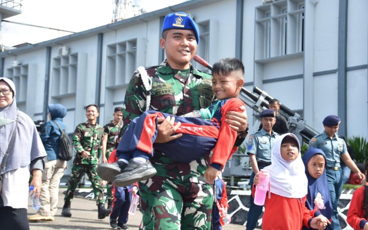  TNI Angkatan Laut (TNI AL) dalam hal ini Komando Armada I (Koarmada I) melaksanakan kegiatan Outing Class bagi siswa-siswi Taman Kanak-kanak (TK) Negeri Pembina II Tanjungpinang di Markas Komando (Mako) Koarmada I, Kamis (29/02)