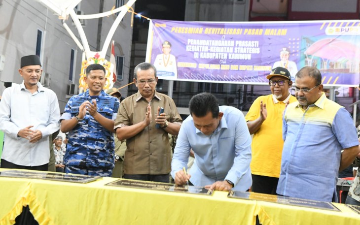 Gubernur Ansar saat Resmikan Revitalisasi Pasar Malam dan Tugu Pentakbiran Kabupaten Karimun