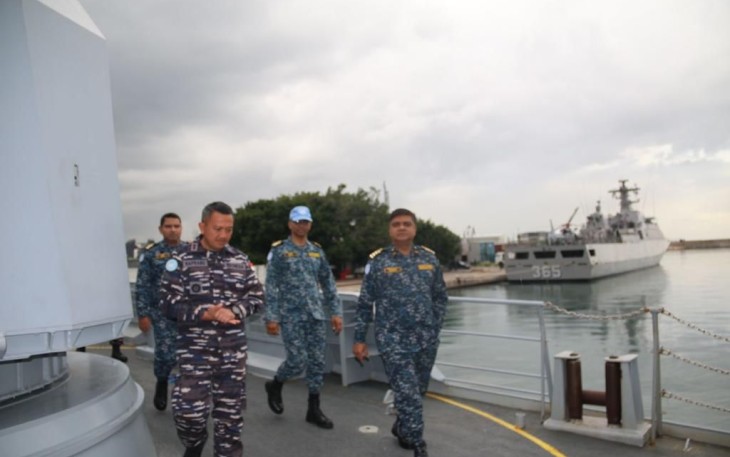 KRI Diponegoro-365 Laksanakan Info-Sharing dengan Kapal Perang Bangladesh BNS Sangram F-113 