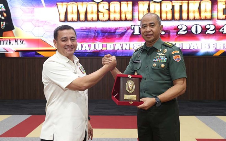 Wakasad Letjen TNI Arif Rahman, M.A., (kanan) pada Rapat Koordinasi Teknis (Rakornis) YKEP Tahun 2024, di Markas Besar Angkatan Darat (Mabesad), Jakarta, Senin (29/1/2024). 