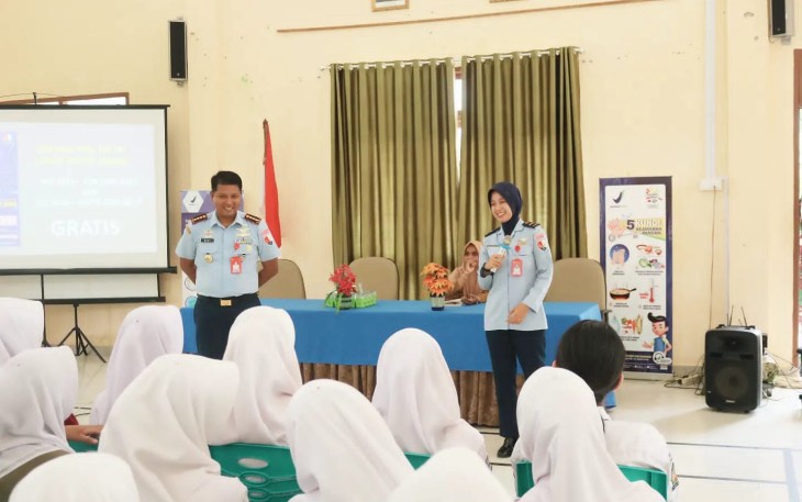 Komandan Lanud Raden Sadjad (Danlanud RSA) Natuna, Kolonel Pnb Dedy Iskandar, S.Sos., M.M.S., M.Han., mengajak generasi muda Natuna bergabung menjadi prajurit TNI AU. Hal ini disampaikannya pada sosialisasi rekrutmen penyedian prajurit TNI AU Tahun 2024 bertempat Aula SMA Negeri 2 Ranai, Kecamatan Bunguran Timur, Kabupaten Natuna, Provinsi Kepulauan Riau, Senin (8/1/2024)