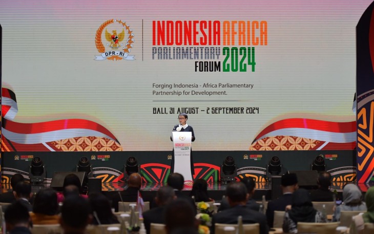 Menteri Luar Negeri RI, Retno Marsudi saat menyampaikan sambutan kunci pada pembukaan Indonesia – Africa Parliamentary Forum (IAPF) pertama di Nusa Dua, Bali pada Minggu, (19/2024). Indonesia terus berkomitmen untuk mempererat hubungan ini dengan mewujudkan Semangat Bandung ke dalam kerja sama praktis yang menguntungkan. (Amiriyandi/Infopublik)