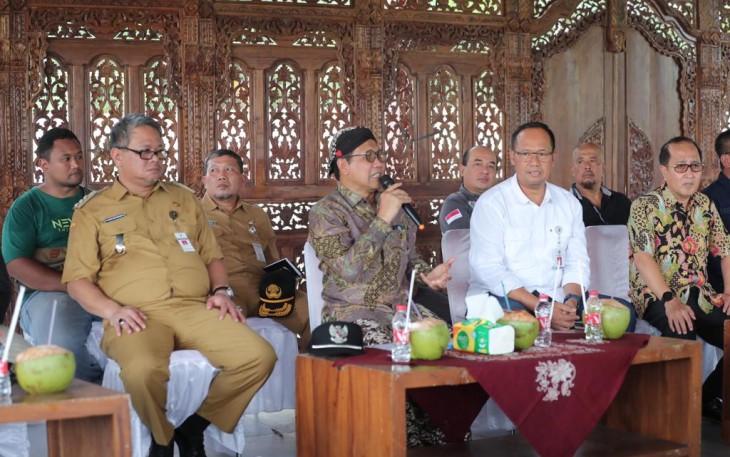 Gus Halim saat bertemu dengan pendamping desa se-Banjarnegara dan pengelola BUMDes di Pendopo Desa Wisata Pagak, Kecamatan Purwareja Klampok, Banjarnegara, Jawa Tengah.