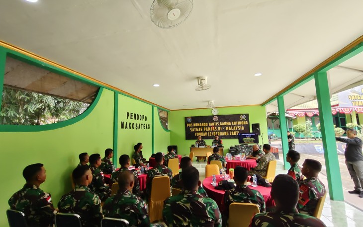 Danrem 121/Abw Motivasi Prajurit di Pos Kotis Gabma Entikong